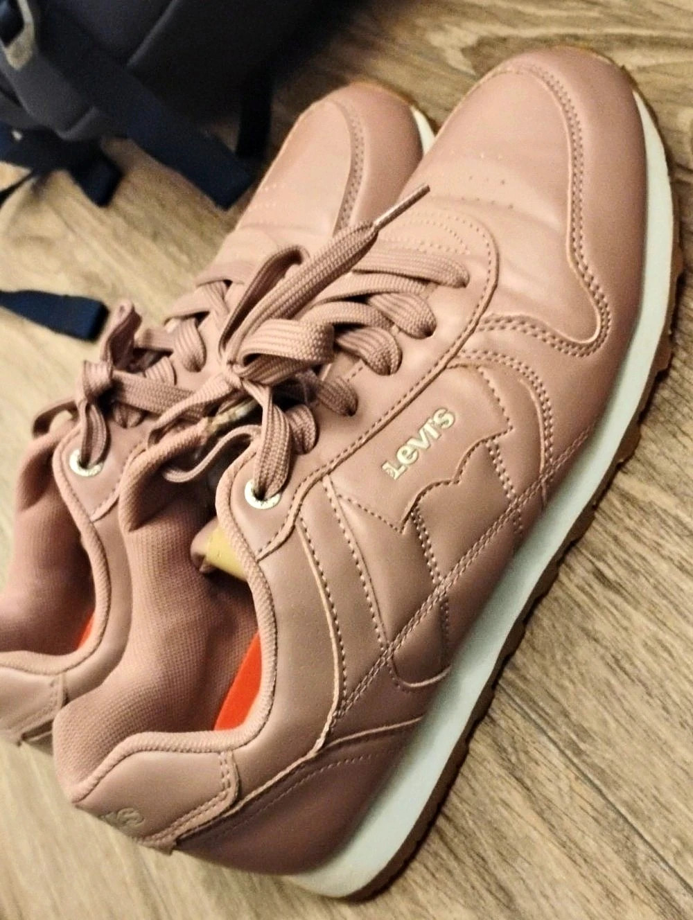 Levis Pink Sneakers US 9